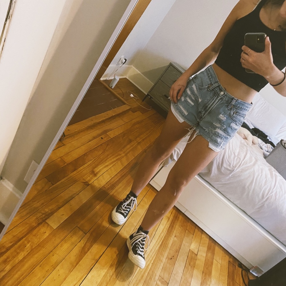 VINTAGE LEVI DENIM SHORTS size 27